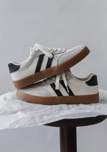Load image into Gallery viewer, Striped Lace-up Flat Sneakers
