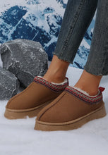 Load image into Gallery viewer, Contrast Print Suede Plush Lines
